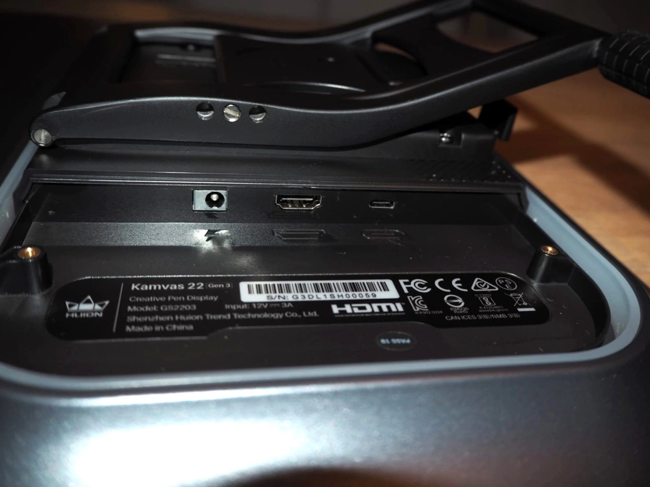 Huion Kamvas 22 (Gen 3): Strom-, HDMI- und USB-C-Anschlüsse