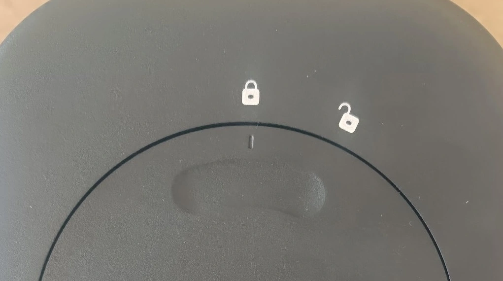 Graef KM7016 Myestro Küchenmaschine: Verriegelungsmarkierungen am Motorkopf