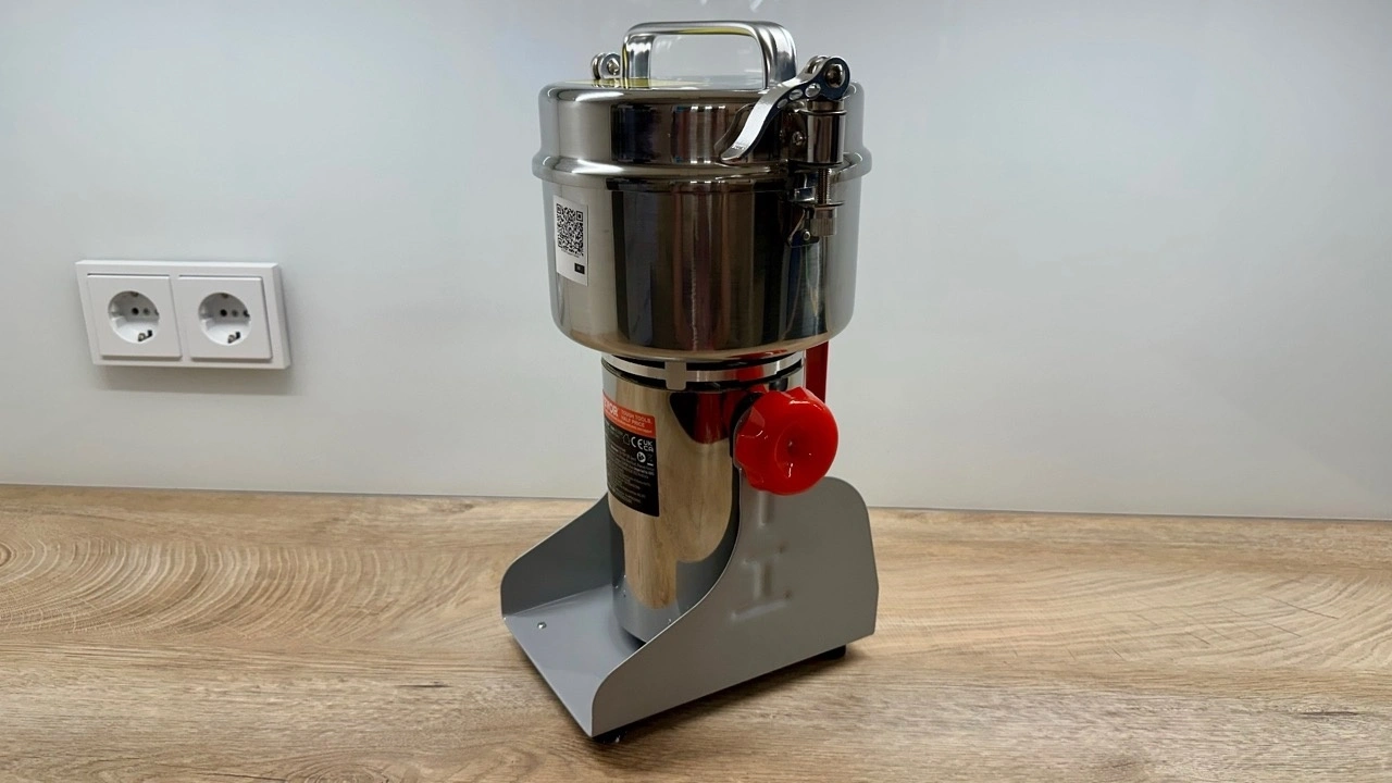 VEVOR Elektrische Getreidemühle HC-1000Y: Getreidemühle mit Edelstahlbehälter und Gestell