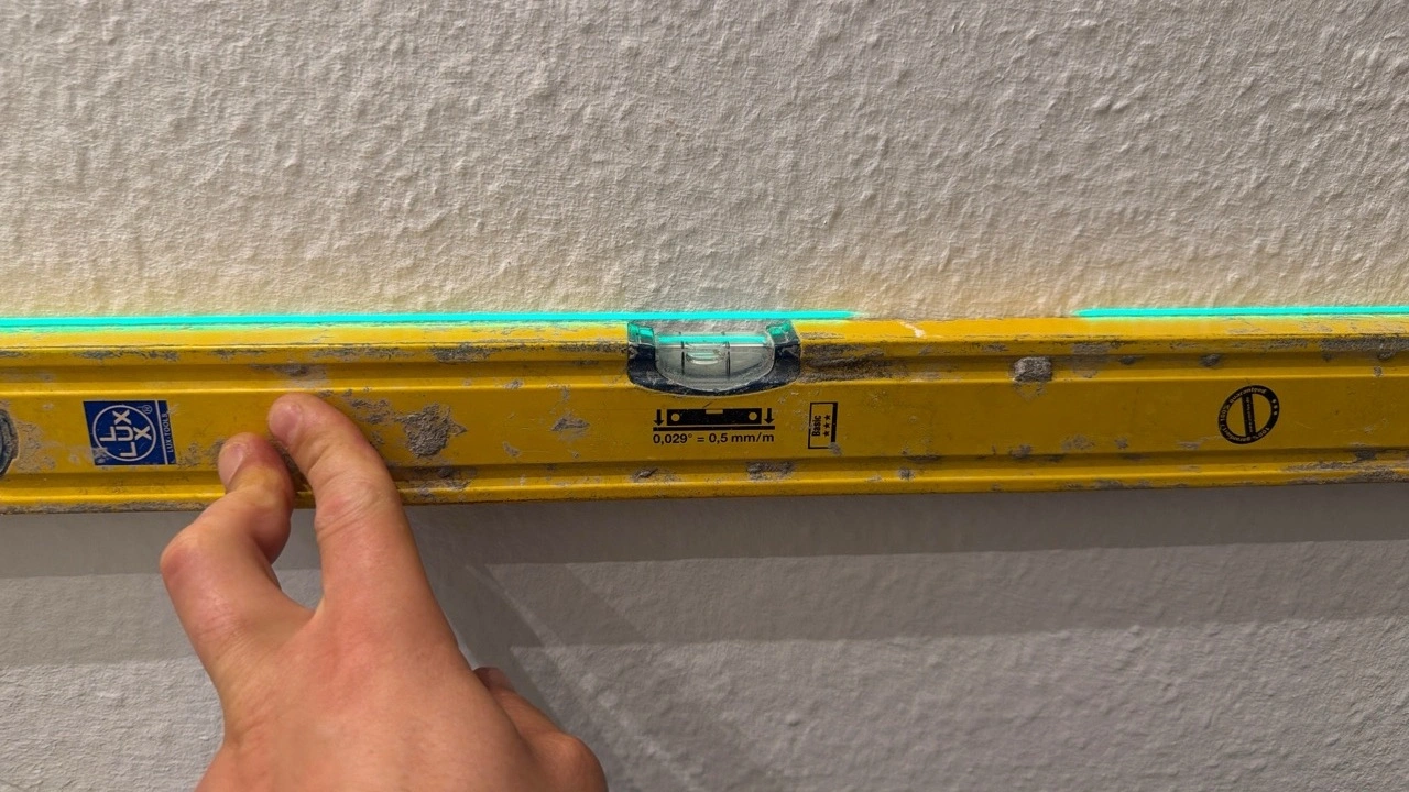 VEVOR CM04: Horizontale Genauigkeitsprüfung mit Wasserwaage