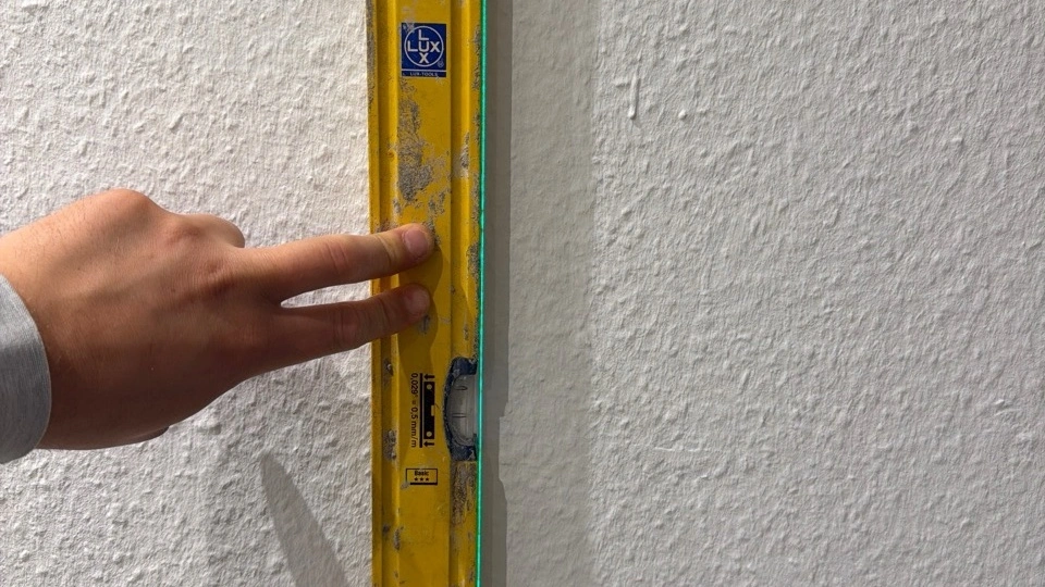 VEVOR CM04: Vertikale Genauigkeitsprüfung mit Wasserwaage