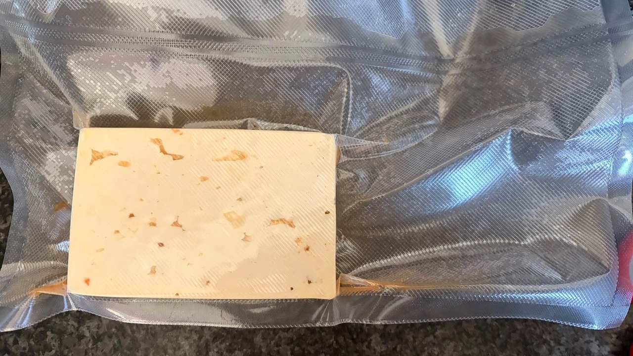 VEVOR VS5164 Vakuumiergerät 130W: verpacktes Käsestück mit sichtbarer Schweißnaht