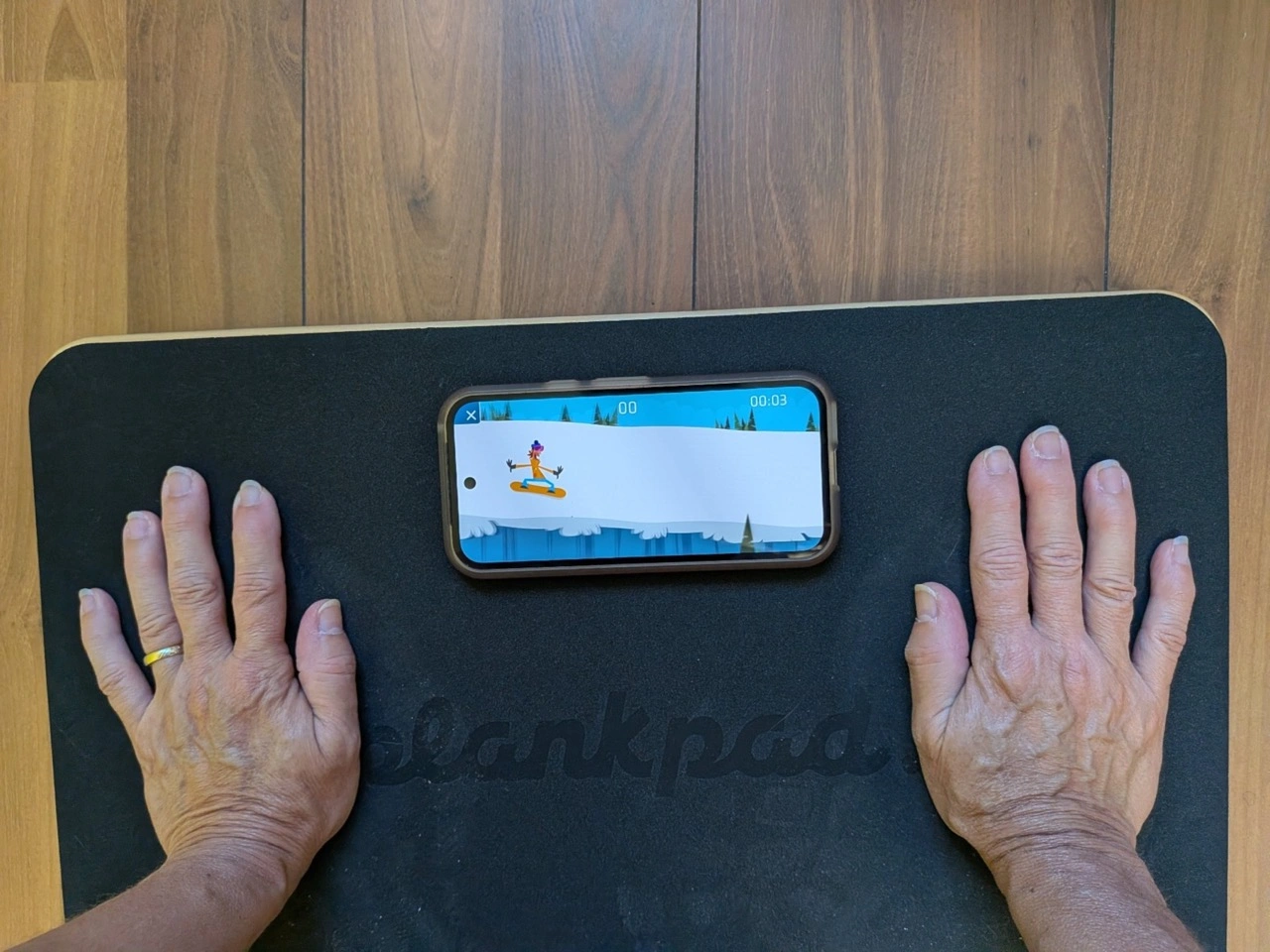 Plankpad Pro: Smartphone-Spiel beim Training auf dem Board