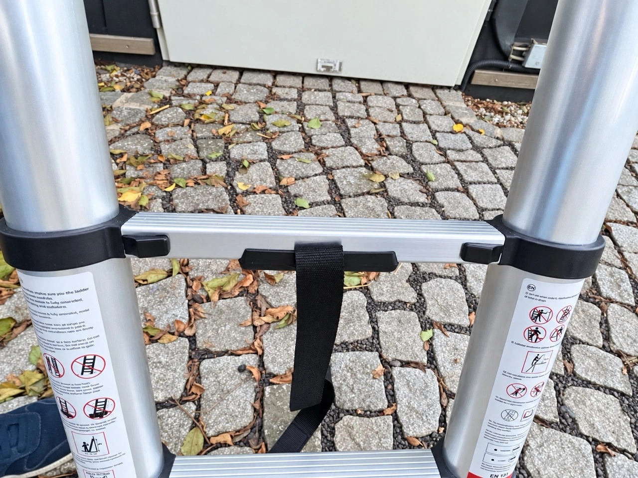 VEVOR MF-TLA380 Teleskopleiter: untere Traverse mit Transportband