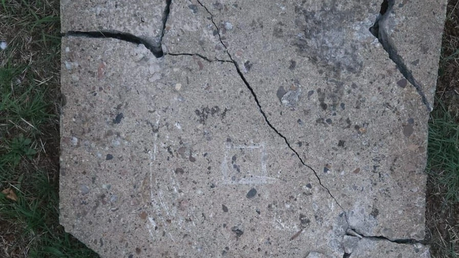 VEVOR Abbruchhammer JH-0840: Rissbild in der geprüften Betonplatte