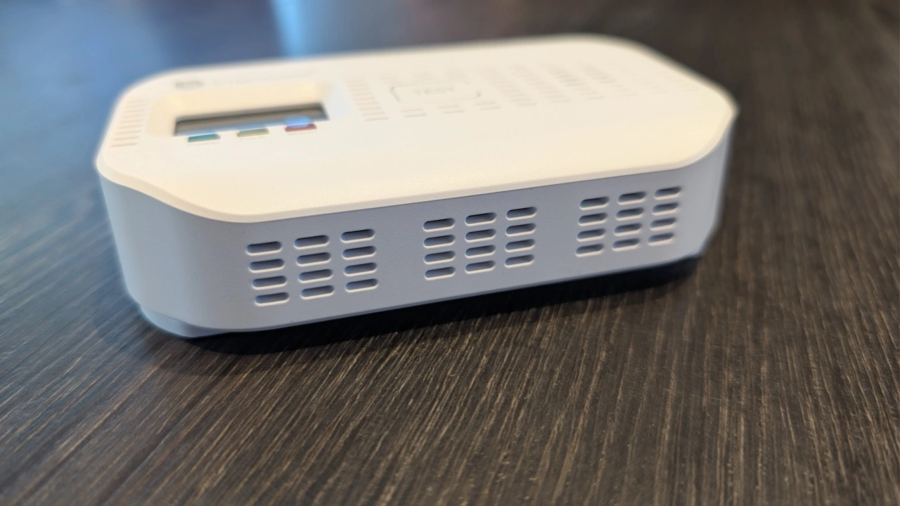 Smartwares FGA-03011: seitliche Gehäuseöffnungen