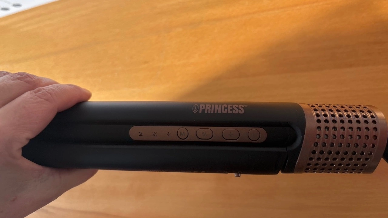 Princess Air Straightener Pro: vier Bedientasten für Betriebsart, Temperatur und Luftstrom