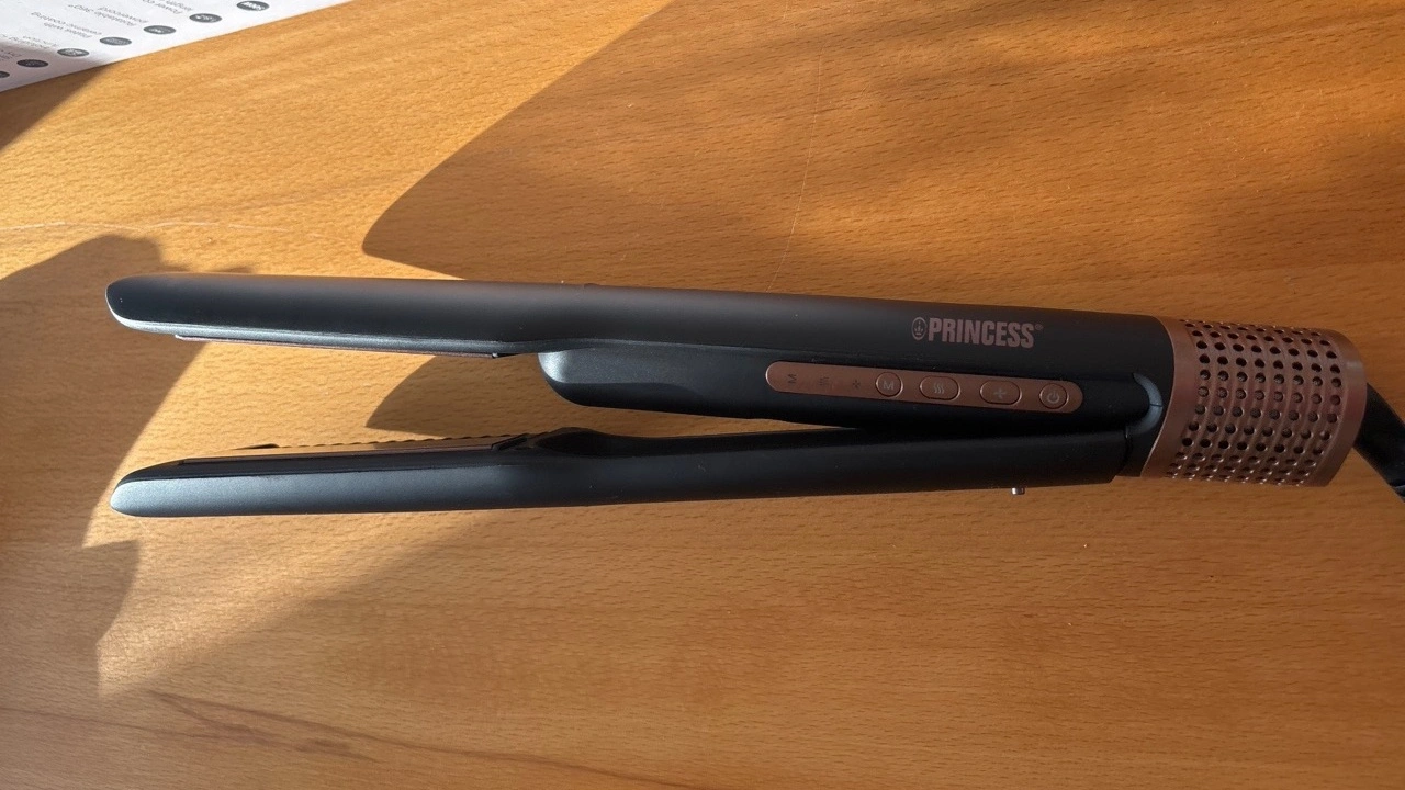 Princess Air Straightener Pro: geöffnete Glätterarme und Bedienseite