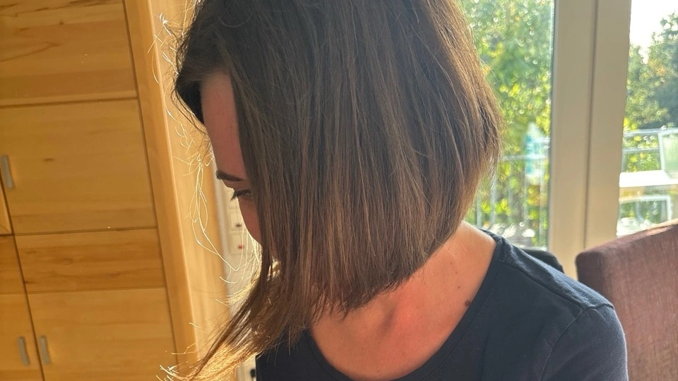 Princess Air Straightener Pro: Glättergebnis an schulterlangem braunem Haar