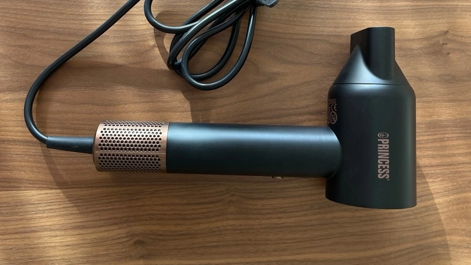 Princess Hair Dryer Pro: schmaler Griff mit Lufteinlass und Stromkabel
