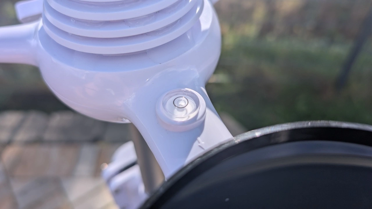 VEVOR Profi WLAN-Wetterstation 7-in-1: Integrierte Libelle zur Ausrichtung