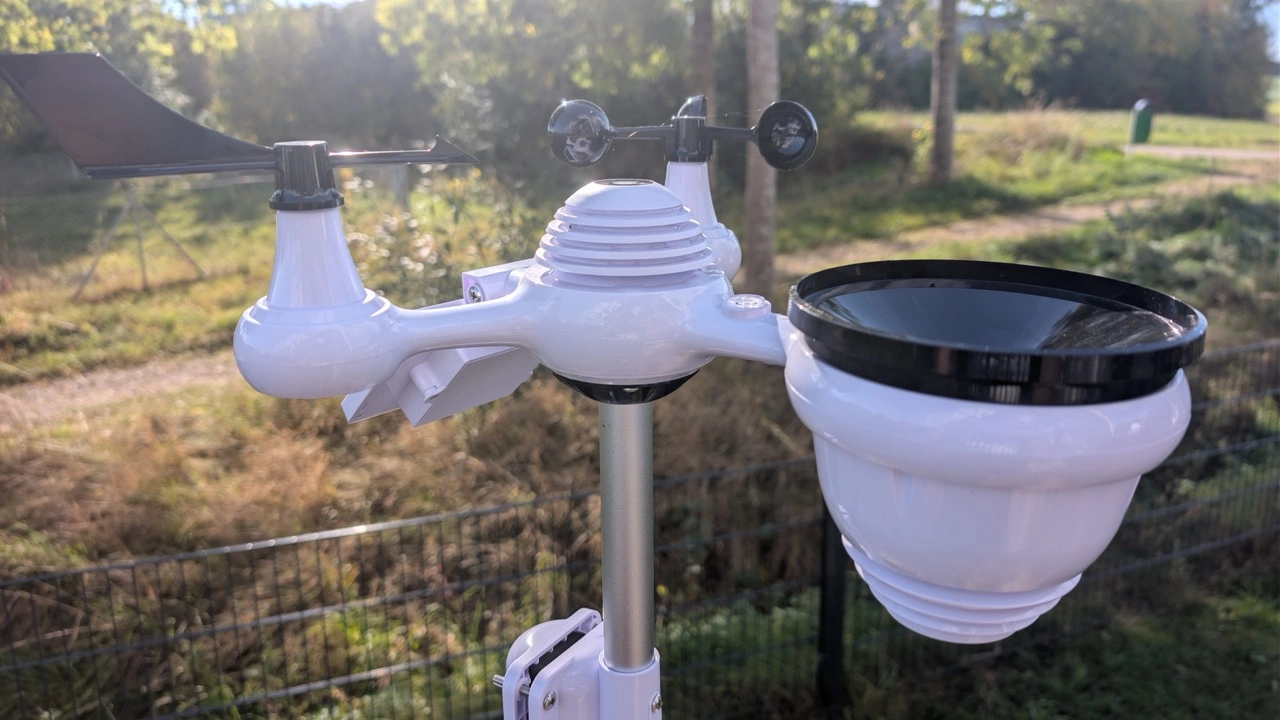 VEVOR Profi WLAN-Wetterstation 7-in-1: Außensensor mit Windfahne, Schalenkreuz und Regensammler