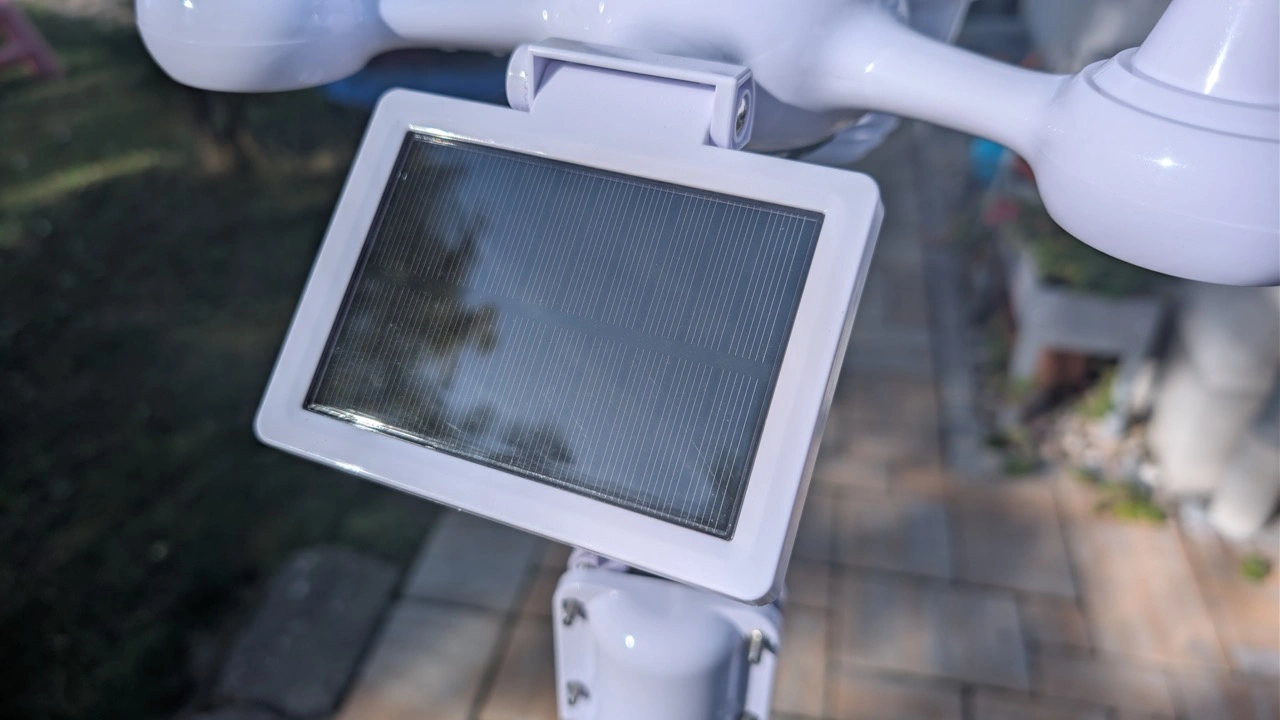 VEVOR Profi WLAN-Wetterstation 7-in-1: Solarpanel zur Stromversorgung des Außensensors