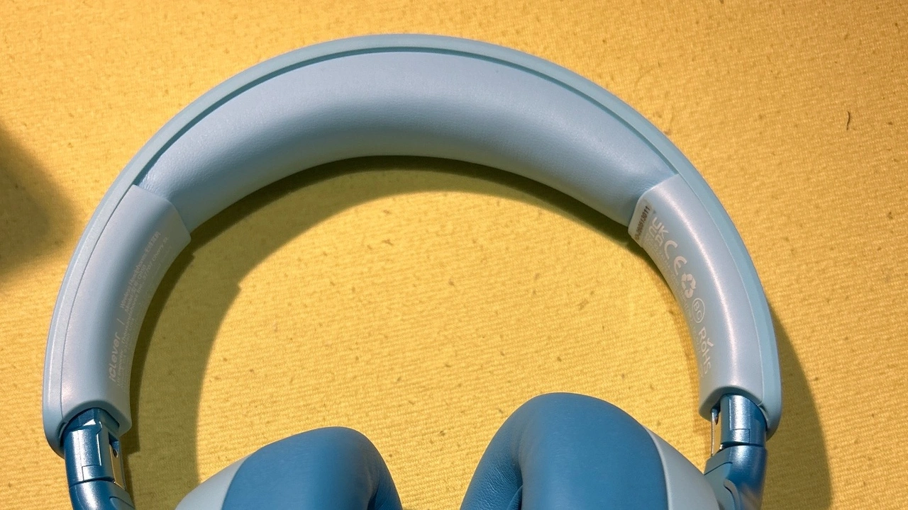 iClever QuietShield Q950: Gepolsterter Kopfbügel und Gelenke