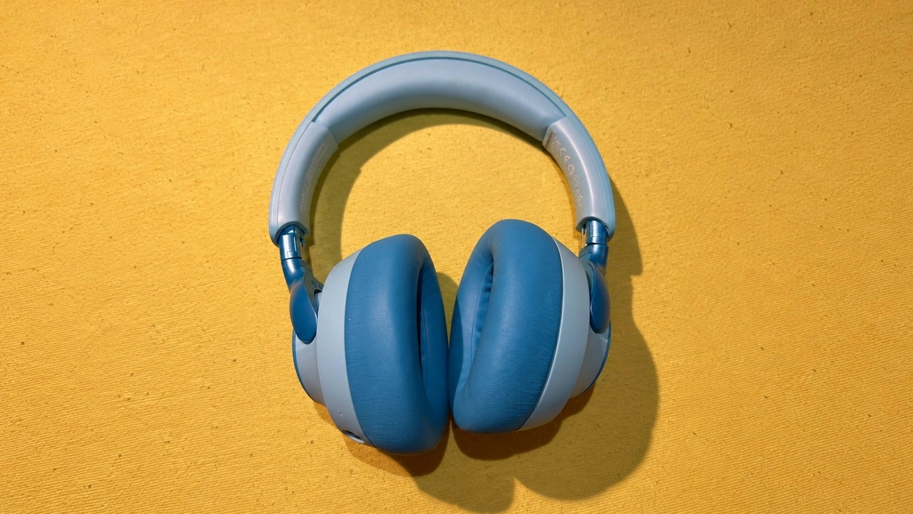 iClever QuietShield Q950: Blauer Kinderkopfhörer in der Gesamtansicht