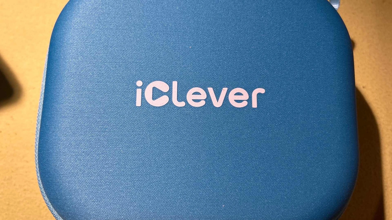 iClever QuietShield Q950: Mitgeliefertes Hardcase