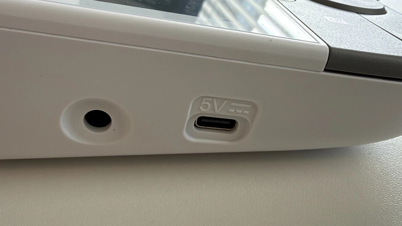 Beurer BM 53: USB-C-Anschluss mit 5-Volt-Kennzeichnung