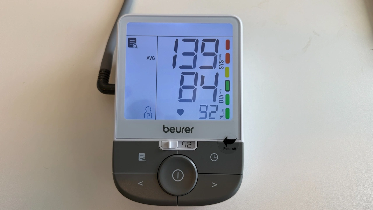Beurer BM 53: Beleuchtetes Display und Bedienelemente