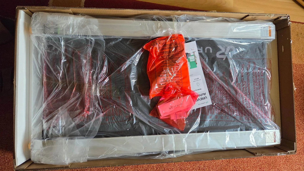 UREVO CyberPad for Office: Verpacktes Walking Pad im geöffneten Karton