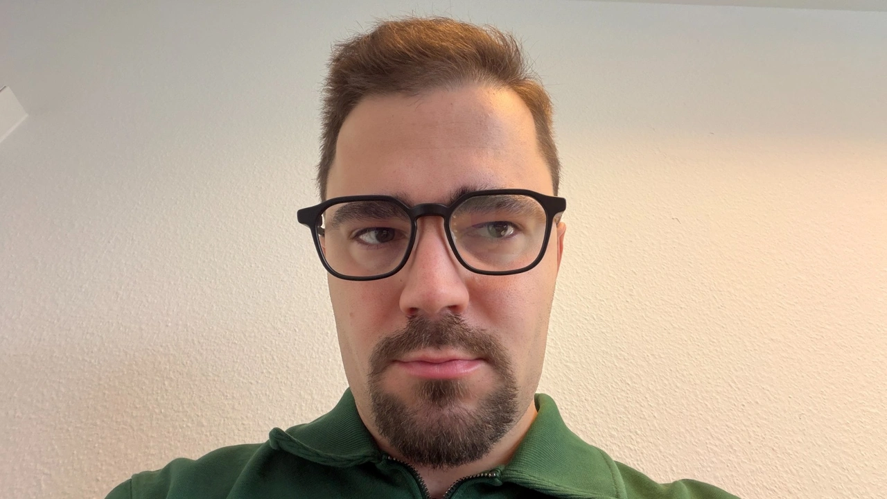 RayNeo iO: Eckige Fassung im Tragetest