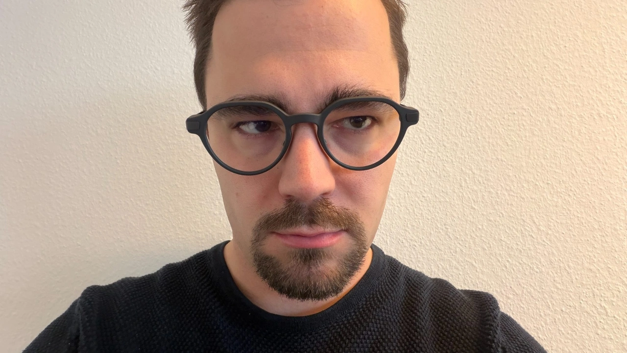 RayNeo iO: Brille beim Tragen in der Vorderansicht