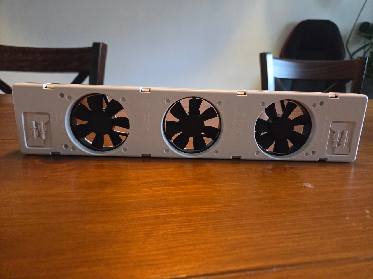 SpeedComfort Heizkörperventilator: Unterseite mit Rotoren