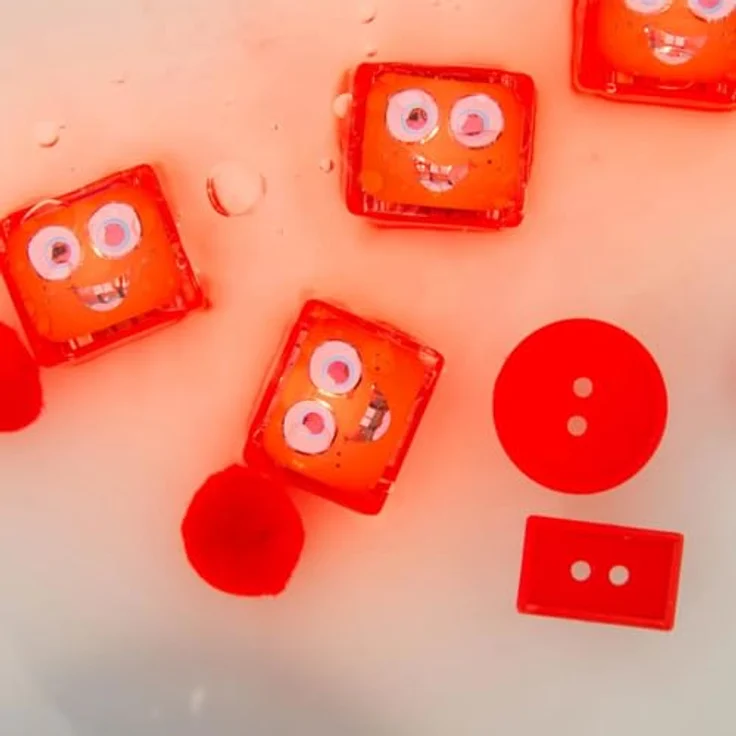 ATC Handels GmbH Glo Pals Badewürfel, 4 leuchtende Würfel für ein einzigartiges sensorisches Erlebnis, magische Lichtshow, Sammy rot – Bild 5