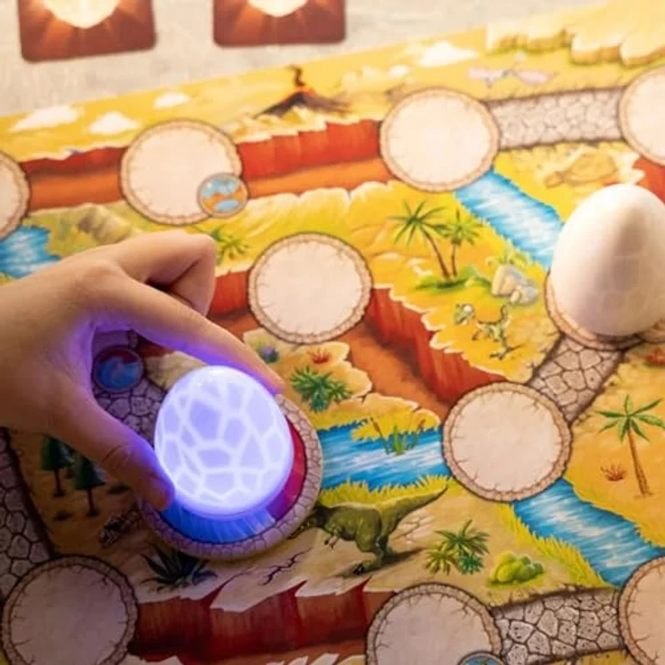 TREFL 02281 Megajaja Dinosaurs, Brettspiel mit leuchtenden Eiern und Aufgabenkarten – Bild 6