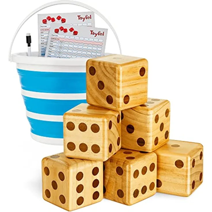 Toyfel XXL Würfelspiel Chuck, Indoor & Outdoor Spiel aus FSC® Kiefernholz mit 6 großen Würfeln (9 cm), klappbarem Falteimer, abwaschbarer Punktetafel & Stift