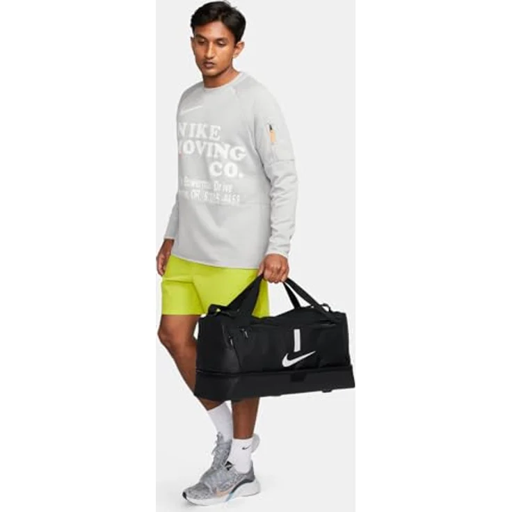 Nike Sporttasche Team M Bag, robuste Sporttasche mit geräumigem Hauptfach, hartem Boden und 37 Liter Volumen, schwarz – Bild 11