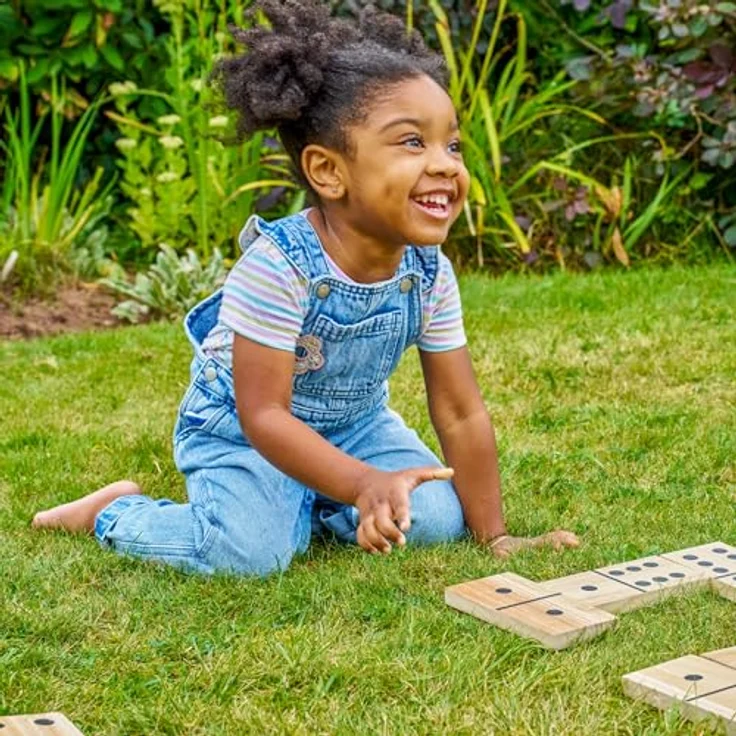 TP Toys Giant Wooden Dominoes, Outdoorspiel für Familien mit 28 handgefertigten Premium-Klötzen aus FSC Holz, für Kinder ab 3 Jahren, ideal für drinnen und draußen – Bild 5