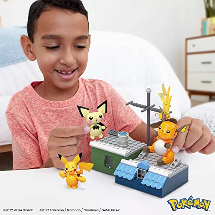 POKÉMON Pikachu - Evolutionsset mit Pichu, Pikachu und Raichu mit thematisch passender Umgebung und Battle-Effekt-Elementen, für Kinder ab 6 Jahren, HKT23 – Bild 2