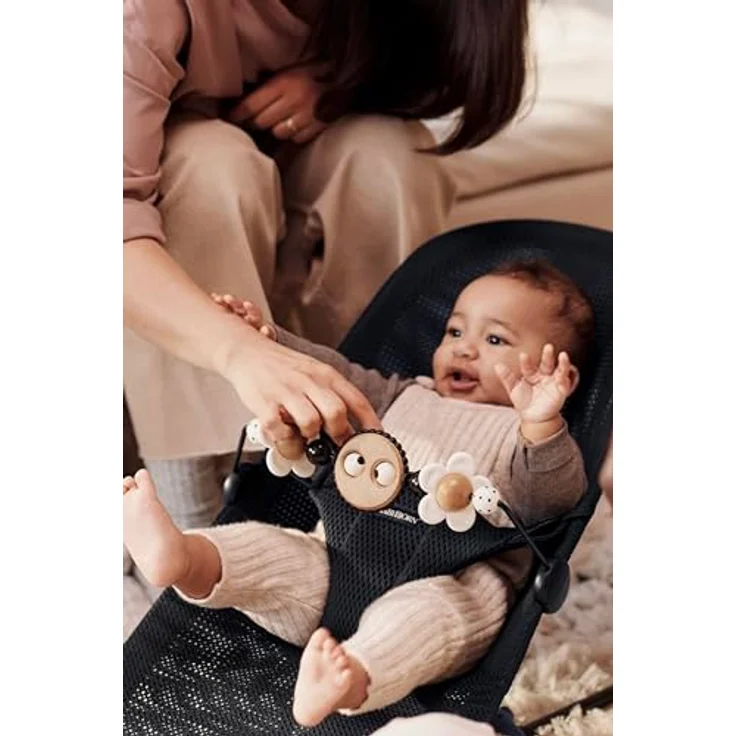 BabyBjörn Spielzeug für Babywippe, Fröhliche Augen, schwarz & weiß, BPA- und PVC-frei, entwicklungsfördernd – Bild 3