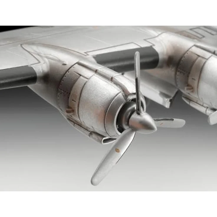 Revell 63745 Modellset Lockheed L.1049G Super Constellation, Plastikmodellbausatz im Maßstab 1:144 mit Zubehör, ungebaut/unlackiert, inklusive Grundfarben, Modellkleber und Pinsel – Bild 4