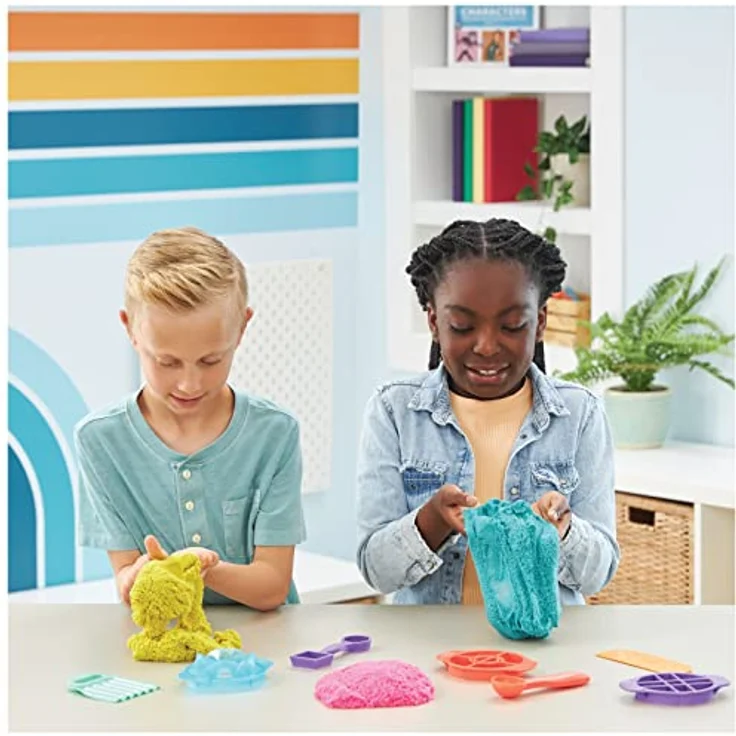 Kinetic Sand Ultimate Sandisfying Set - 907 g original magischer kinetischer Sand aus Schweden in 3 Farben, 10 Werkzeuge zum Formen, Schneiden und Fließen Lassen für Indoor-Sandspielspaß, ab 3 Jahren - Preisvergleich – Bild 2