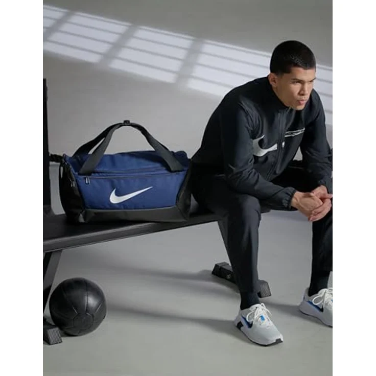 Nike Sporttasche NK BRSLA S DUFF - 9.5 (41L), Schwarz, belüftetes Seitenfach, verstellbarer Schulterträger – Bild 3