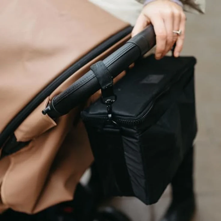 Elodie Kinderwagentasche Organizer Brilliant Black, 7,3 l Fassungsvermögen, 100 % Polyester, mit Reißverschluss – Bild 2