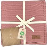 DIKOS® Babydecke Beere aus *100%* GOTS Bio Baumwolle | 4 Jahreszeiten Neugeborenen Decke für Baby Mädchen | Strickdecke Kuscheldecke Baumwolldecke Kinderwagen | Erstausstattung Geschenk zur Geburt