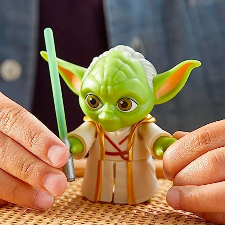 Star Wars Young Jedi Adventures Yoda Figur, 7,5 cm Sammelfigur mit abnehmbaren Umhang und Lichtschwert für Kinder ab 3 Jahren – Bild 3