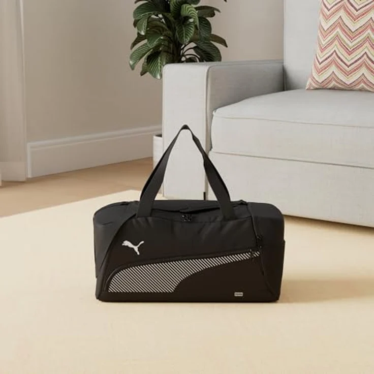 PUMA Sporttasche FUNDAMENTALS SPORTS BAG S, Kindersporttasche mit mehreren Reißverschlussfächern, gepolsterten Trägern und auffälligem PUMA Formstrip, schwarz – Bild 3