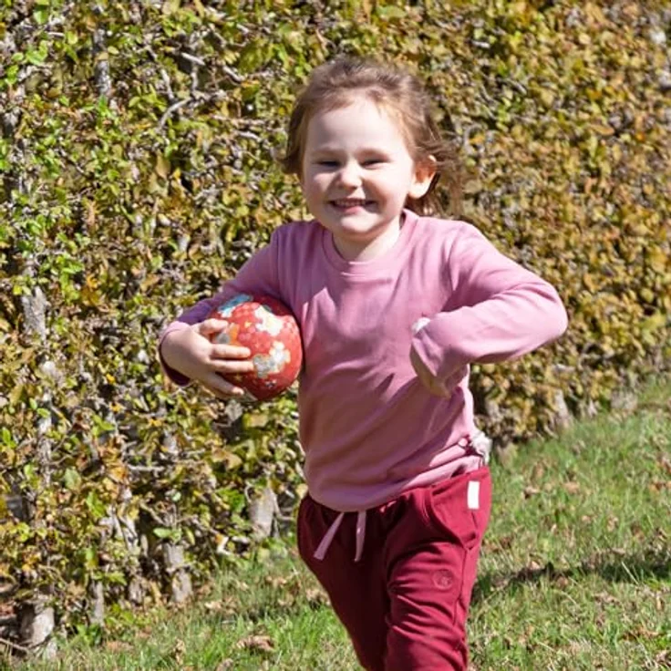 sigikid 43088 Hund Kautschukball-12 cm, rot - Mini-Ball mit griffiger Oberfläche, ideal für Kinder ab einem Jahr – Bild 3