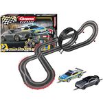Carrera GO!!! Chase 'n Race Rennbahn-Set, 5,3 Meter lange Strecke mit Polizei Porsche 911 und Mercedes-AMG GT, für bis zu 2 Spieler, für Kinder ab 6 Jahren und Erwachsene