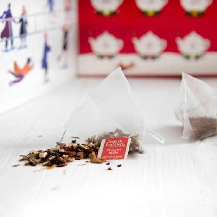 English Tea Shop ETS - Premium Tee Adventskalender "Red Christmas", 25 BIO Tees in Teepyramiden, 24+1 Gourmet-Sorten – Bild 4