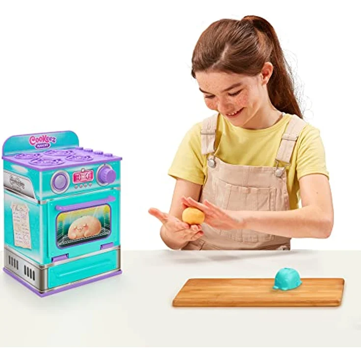 Cookeez Makery Ofen-Spielset in türkis mit niedlichem Überraschungseffekt durch Verwandlung zu einen süß duftendem, warmen und interaktivem Plüsch: Mit Zubehör. Welche Überraschung wirst du backen – Bild 5