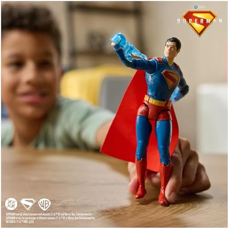 DC Comics Superman Deluxe Action-Figur, 15 cm mit rotem Stoffumhang und 2 Zubehörteilen für epische Battle Moves, Spielzeug für Kinder ab 4 Jahren – Bild 4