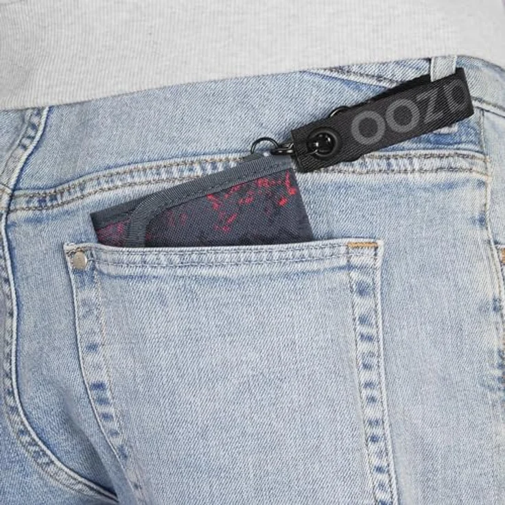 Coocazoo Geldbörse „Broken Black”, schwarz-rot, Portemonnaie mit 2 Sichtfenstern, Münzfach, Kartenfächern und Klettverschluss, ab der 3. Klasse – Bild 3