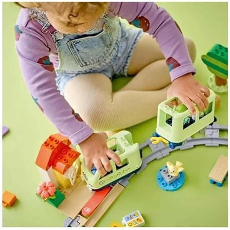 LEGO DUPLO Town 10427 Interaktive Abenteuer-Eisenbahn, Lernspielzeug für Kleinkinder mit 4 Figuren und 5 Aktionssteinen, Mehrfarbig – Bild 2