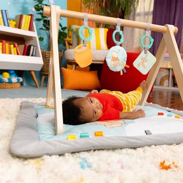 Bright Starts Disney Winnie PUUH Once Upon a Tummy Time Baby Aktivitätenmatte mit Holz-Spielzeugstange, Blau, für Neugeborene – Bild 3