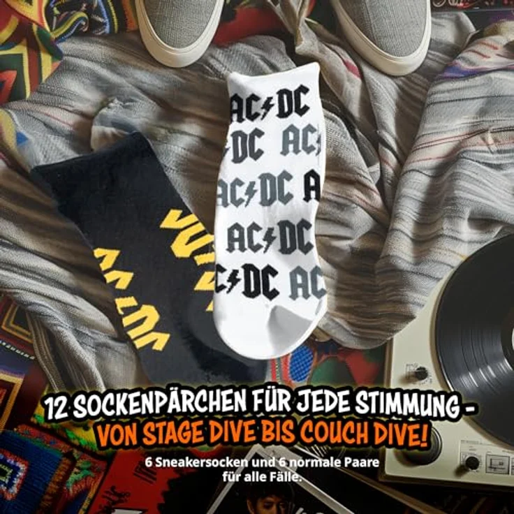 United Labels AC/DC Adventskalender mit 12 Paar Socken Größe 40-45 für Herren Rockband Weihnachtskalender mit Sneakers und langen Socken – Bild 4