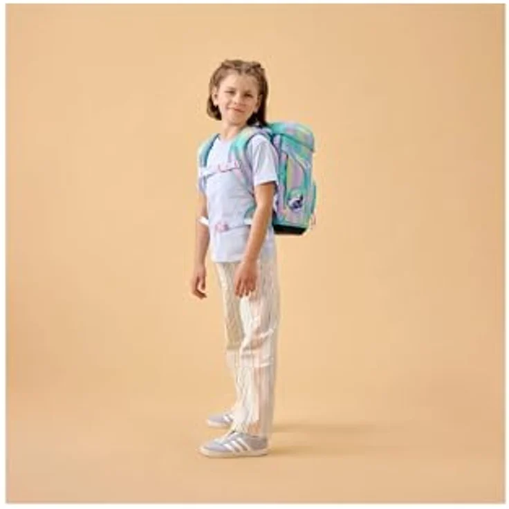 ergobag cubo Light Set, ergonomischer Schulranzen 6-teilig, extra leicht mit Hüftgurt, 860 g, recycelte Materialien, individuelle Kletties, hohe Sichtbarkeit durch Reflektoren – Bild 2